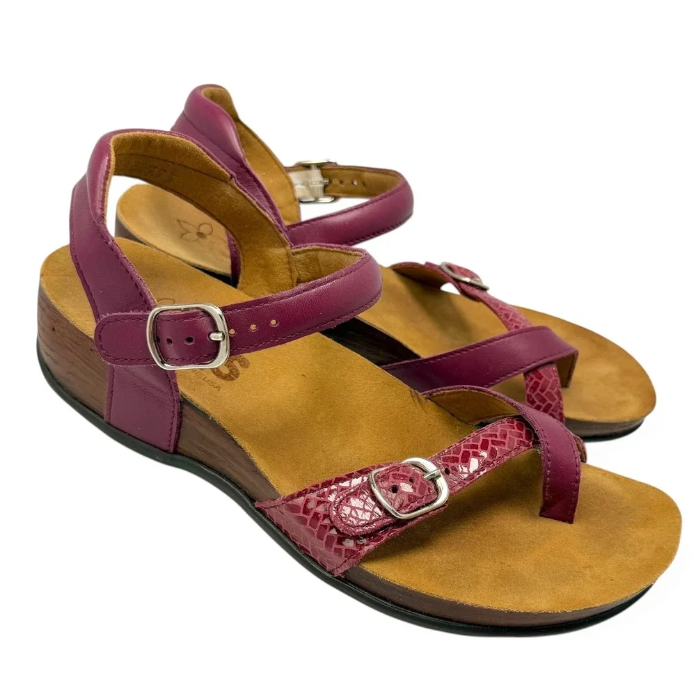 SAS Pampa Toe Loop Sandals Womens 6.5M Plum Pink EUC Leather Comfort Snakeskin